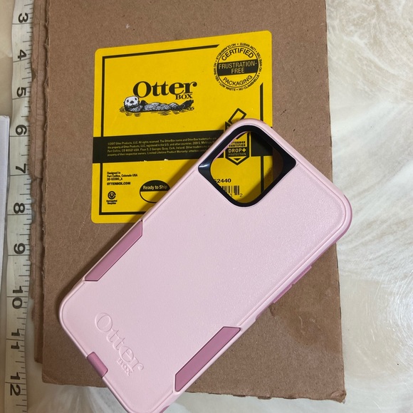iPhone 11 Pro Pink Otter Box Cade - Picture 5 of 13